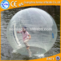 0.8mm PVC inflable agua corriendo bola water polo ball gun